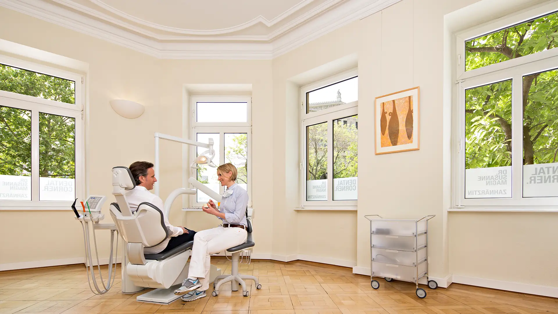 Zahnarztpraxis DENTAL CORNER in Frankfurt – Dr. med dent. Susanne Magin